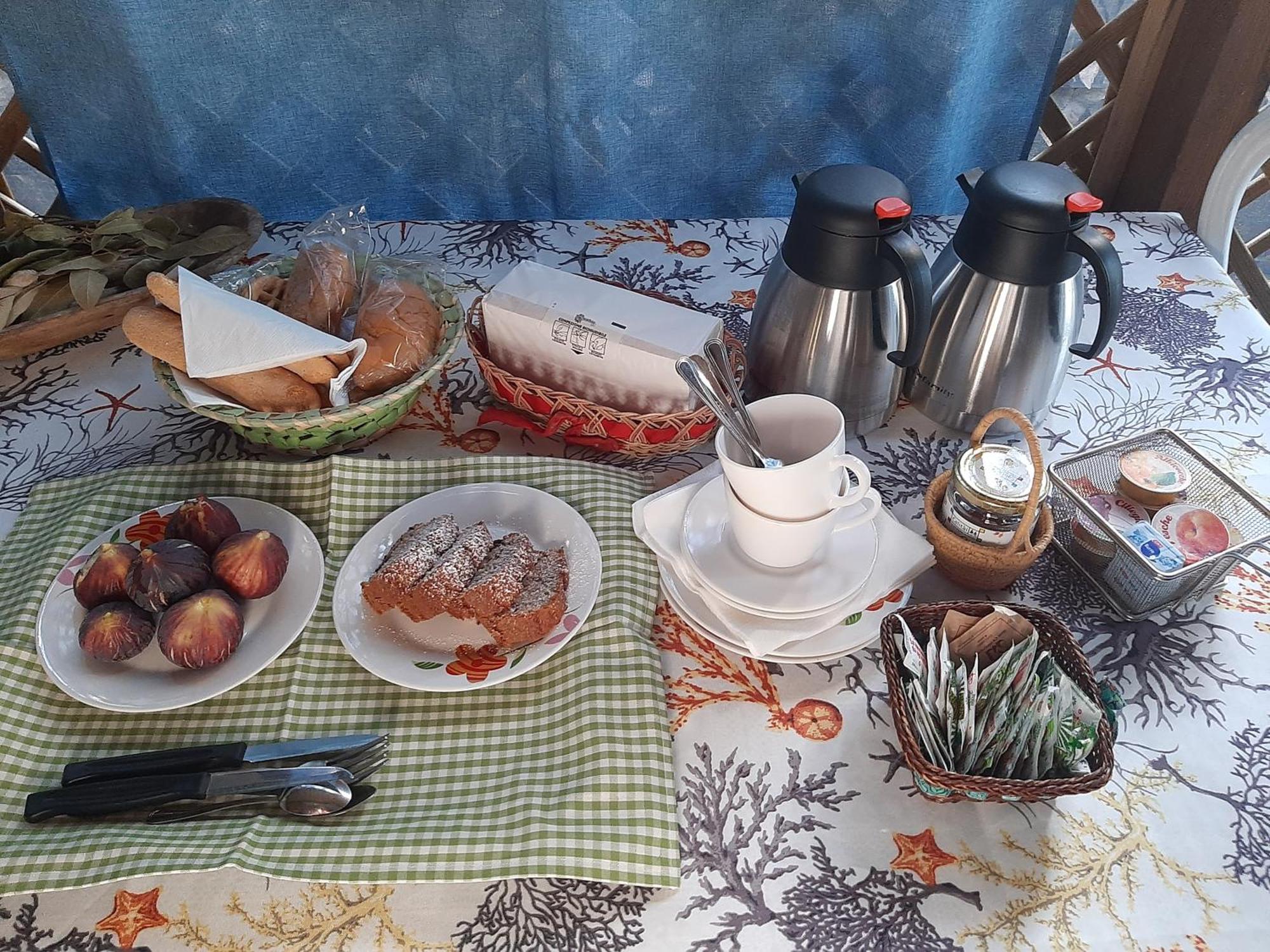 Tom E Jerry Bed & Breakfast ดอมุสเดมาเรีย ภายนอก รูปภาพ